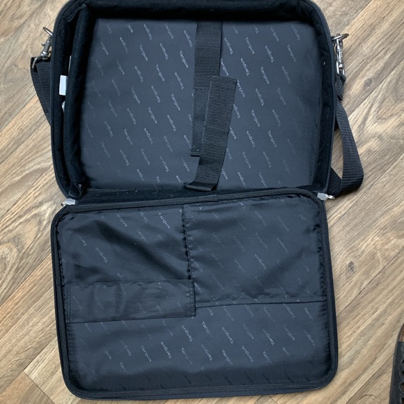 Tarsus Briefcase - Picture 3 of 12